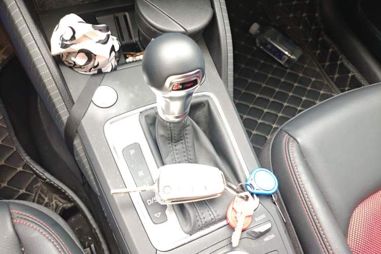 Used Audi Q2L 2021 35 TFSI Fashion Dynamic Model Gear Lever