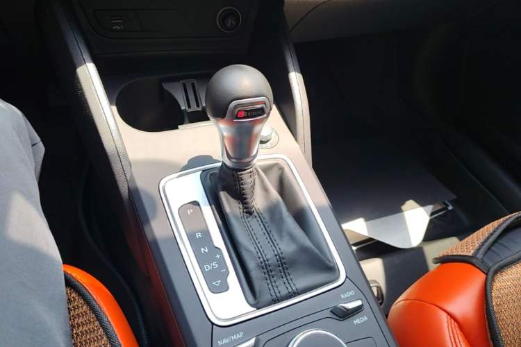 Used Audi Q2L 2021 35 TFSI Progressive Dynamic Edition Gear Lever