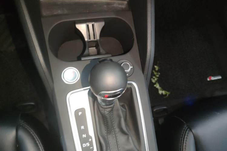 Used Audi Q2L 2021 35 TFSI Progressive Dynamic Edition Gear Lever
