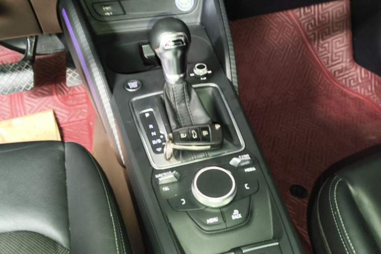 Used Audi Q2L 2021 35 TFSI Fashion Dynamic Model Gear Lever