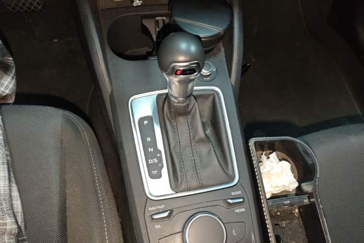 Used Audi Q2L 2021 35 TFSI Progressive Dynamic Edition Gear Lever