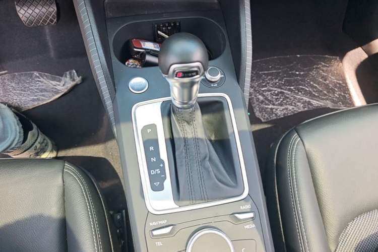 Used Audi Q2L 2021 35 TFSI Progressive Dynamic Edition Gear Lever