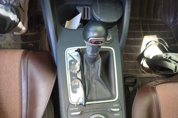 Used Audi Q2L 2021 35 TFSI Progressive Dynamic Edition Gear Lever
