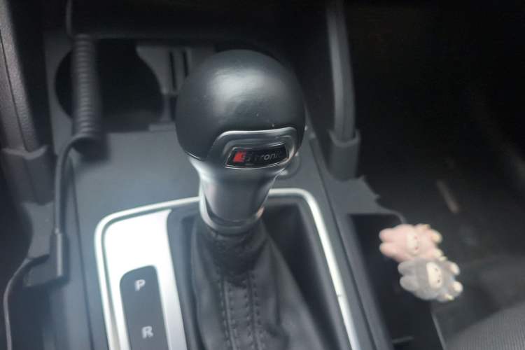 Used Audi Q2L 2021 35 TFSI Progressive Dynamic Edition Gear Lever
