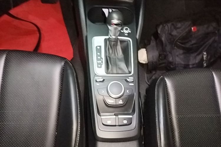 Used Audi Q2L 2021 35 TFSI Progressive Dynamic Edition Gear Lever