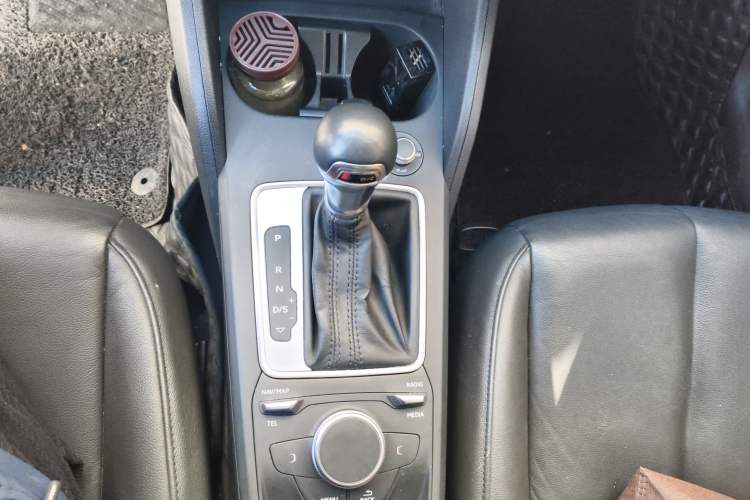 Used Audi Q2L 2021 35 TFSI Progressive Dynamic Edition Gear Lever