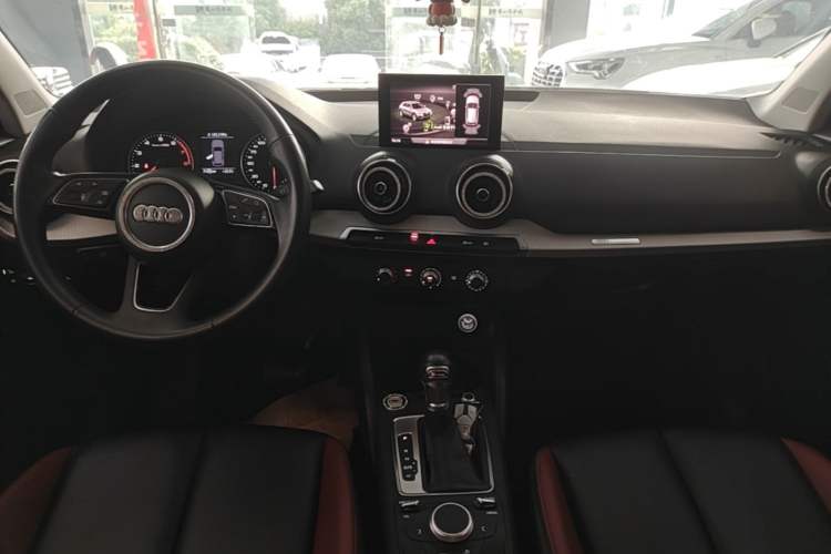 Used Audi Q2L 2021 35 TFSI Progressive Dynamic Edition Gear Lever