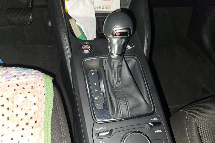 Used Audi Q2L 2021 35 TFSI Progressive Dynamic Edition Gear Lever