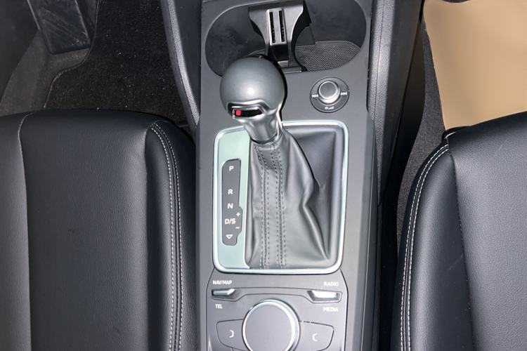 Used Audi Q2L 2021 35 TFSI Progressive Dynamic Edition Gear Lever