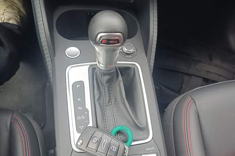 Used Audi Q2L 2021 35 TFSI Fashion Dynamic Model Gear Lever