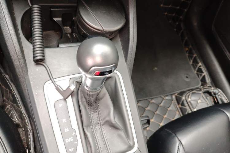 Used Audi Q2L 2021 35 TFSI Progressive Dynamic Edition Gear Lever