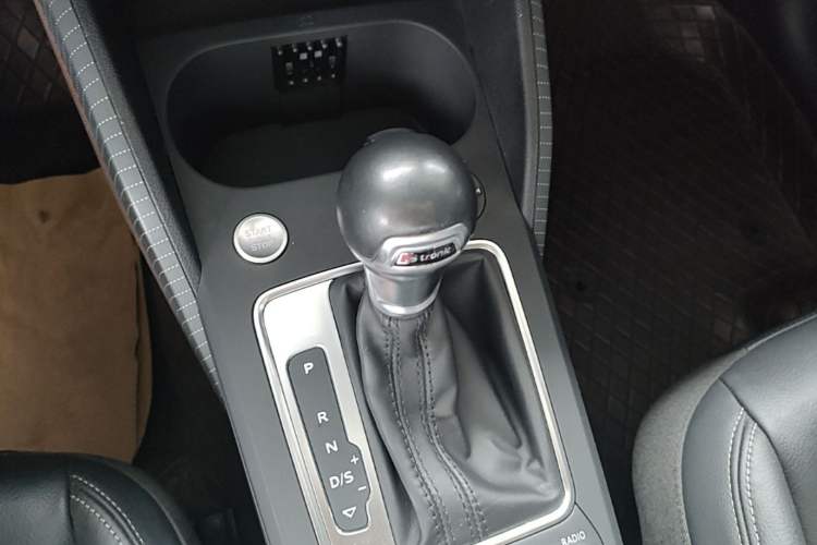 Used Audi Q2L 2021 35 TFSI Fashion Dynamic Model Gear Lever