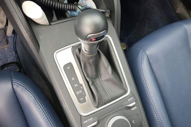 Used Audi Q2L 2021 35 TFSI Progressive Dynamic Edition Gear Lever