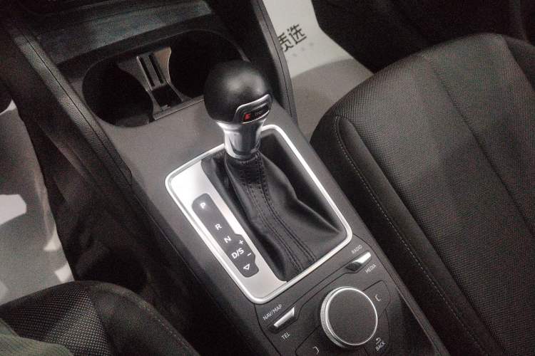 Used Audi Q2L 2021 35 TFSI Progressive Dynamic Edition Gear Lever