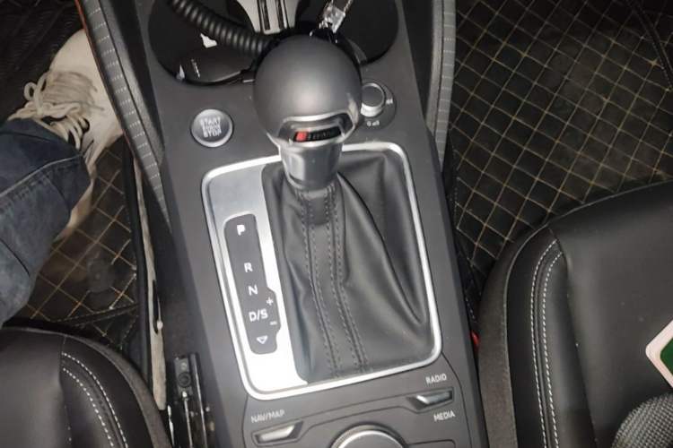 Used Audi Q2L 2021 35 TFSI Fashion Dynamic Model Gear Lever