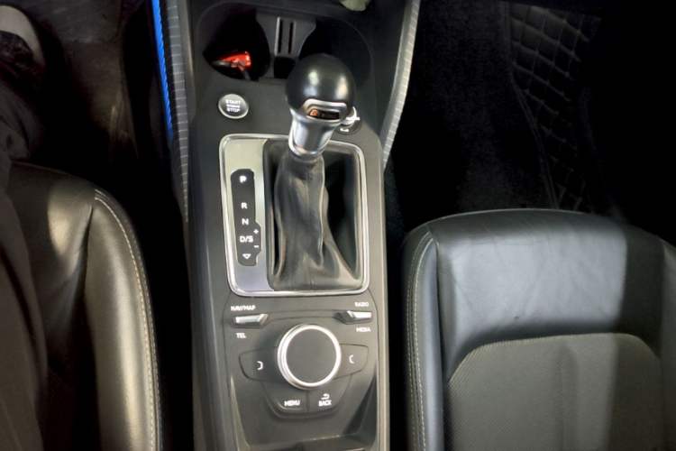 Used Audi Q2L 2021 35 TFSI Fashion Dynamic Model Gear Lever
