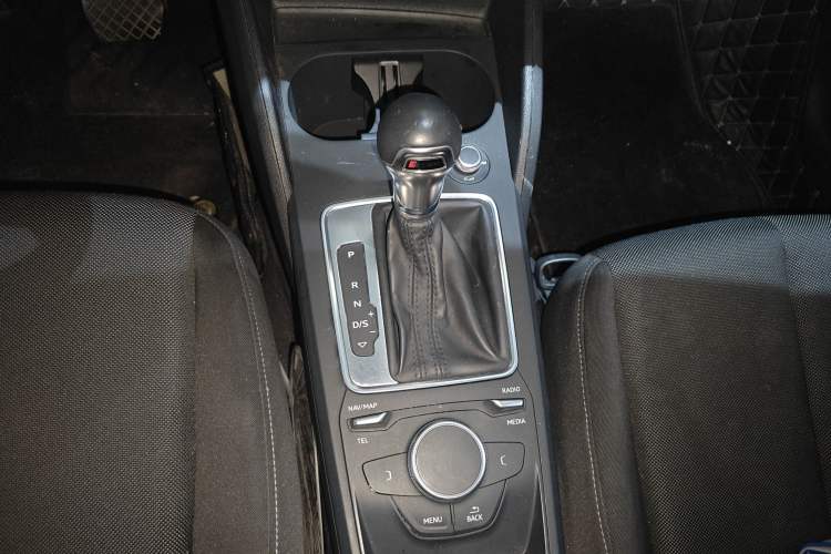 Used Audi Q2L 2021 35 TFSI Progressive Dynamic Edition Gear Lever