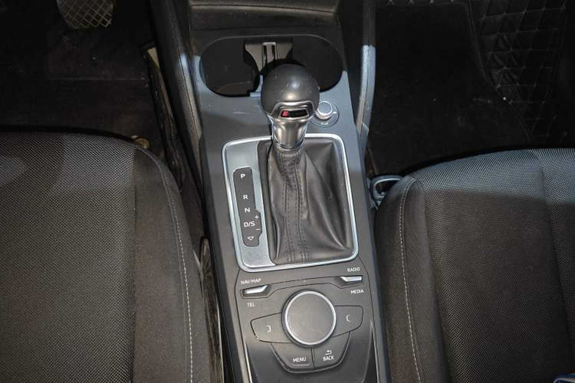 Used Audi Q2L 2021 35 TFSI Progressive Dynamic Edition Gear Lever