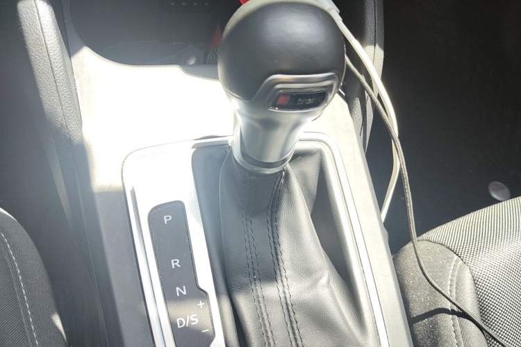 Used Audi Q2L 2021 35 TFSI Progressive Dynamic Edition Gear Lever