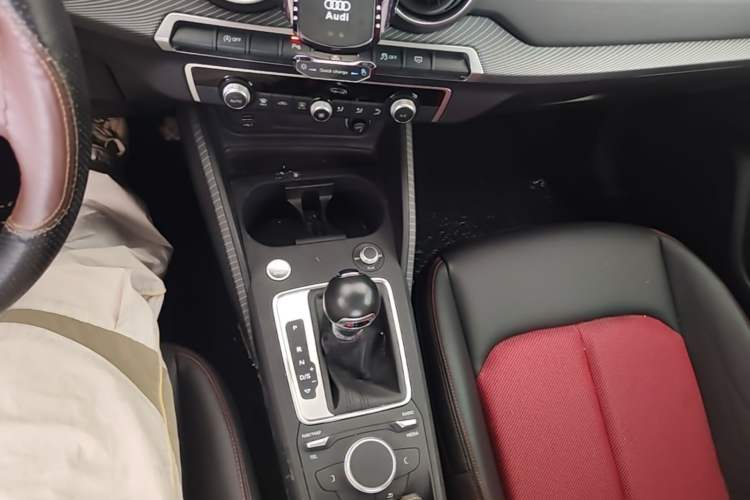 Used Audi Q2L 2021 35 TFSI Fashion Dynamic Model Gear Lever