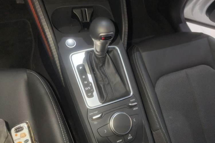 Used Audi Q2L 2021 35 TFSI Fashion Dynamic Model Gear Lever
