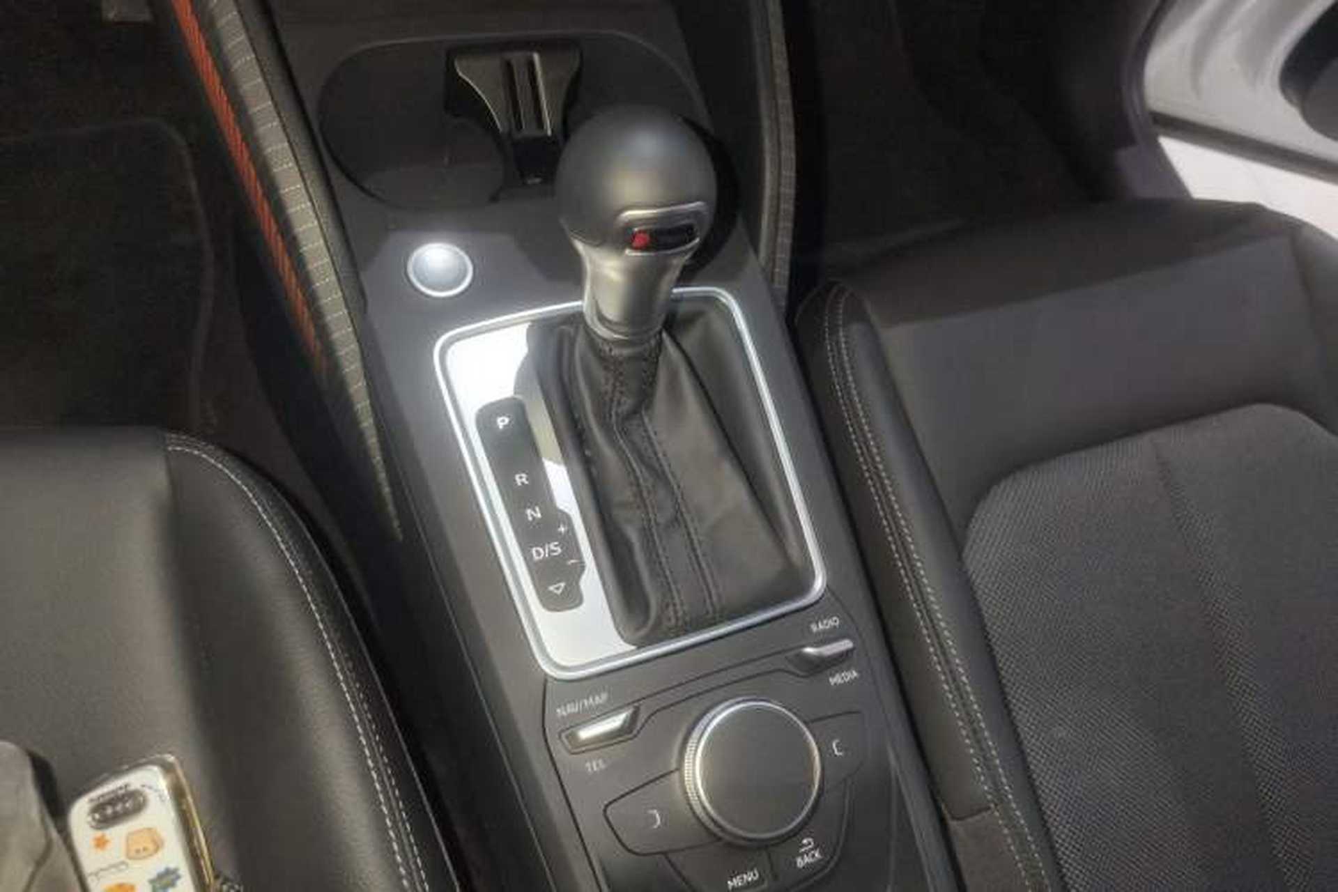 Used Audi Q2L 2021 35 TFSI Fashion Dynamic Model Gear Lever