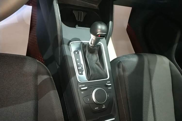 Used Audi Q2L 2021 35 TFSI Progressive Dynamic Edition Gear Lever