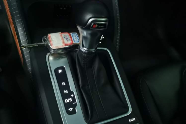 Used Audi Q2L 2021 35 TFSI Fashionable and Elegant Model Gear Lever