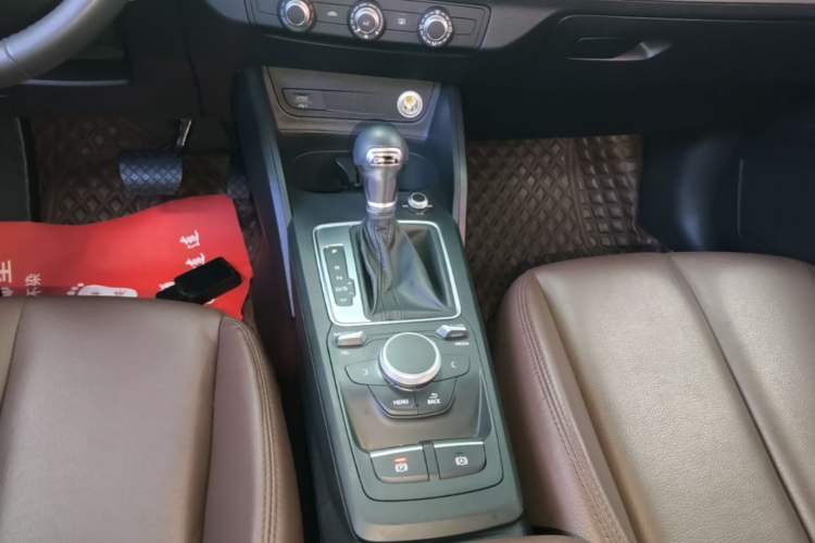 Used Audi Q2L 2021 35 TFSI Progressive Dynamic Edition Gear Lever