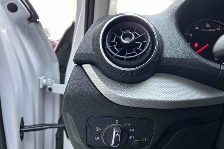 Used Audi Q2L 2021 35 TFSI Progressive Dynamic Edition Interior 6