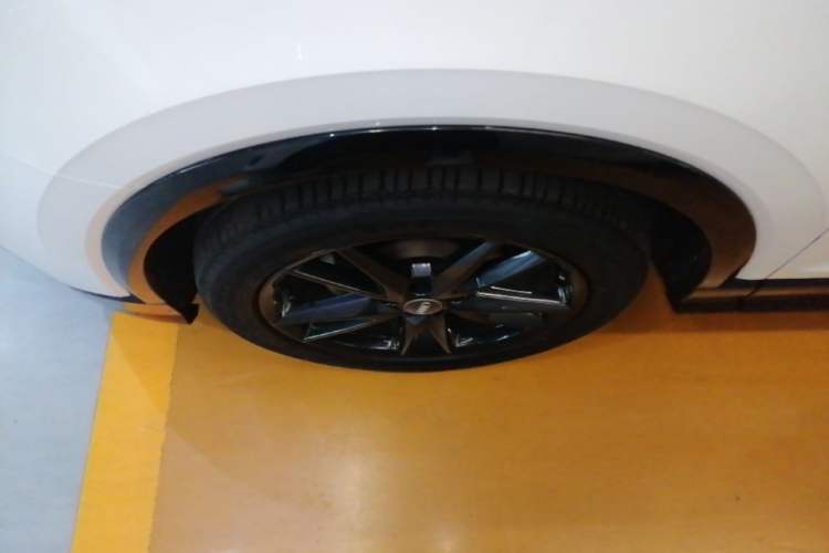 Used Audi Q2L 2021 35 TFSI Progressive Dynamic Edition Left Front Wheel Hub