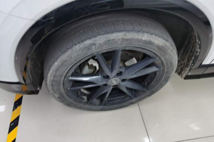 Used Audi Q2L 2021 35 TFSI Progressive Dynamic Edition Left Front Wheel Hub