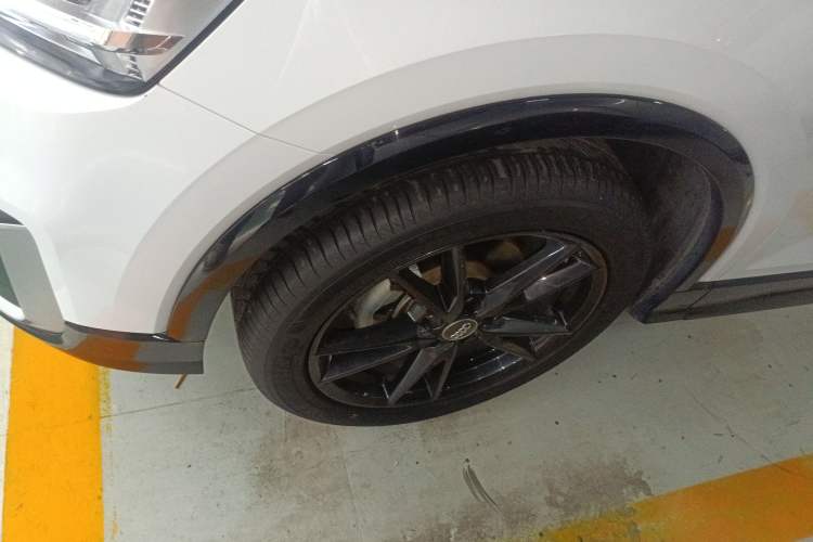 Used Audi Q2L 2021 35 TFSI Progressive Dynamic Edition Left Front Wheel Hub