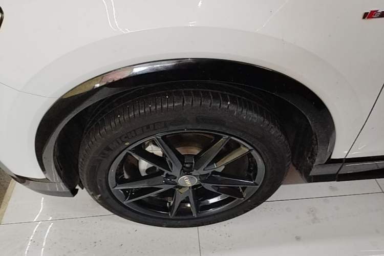 Used Audi Q2L 2021 35 TFSI Progressive Dynamic Edition Left Front Wheel Hub