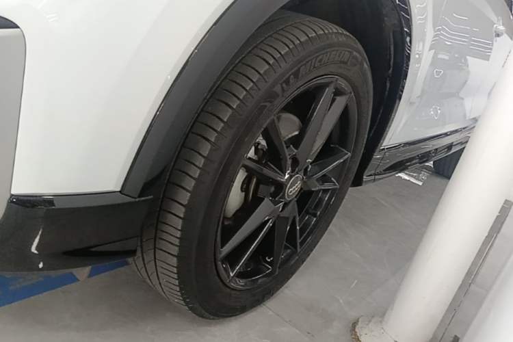 Used Audi Q2L 2021 35 TFSI Progressive Dynamic Edition Left Front Wheel Hub