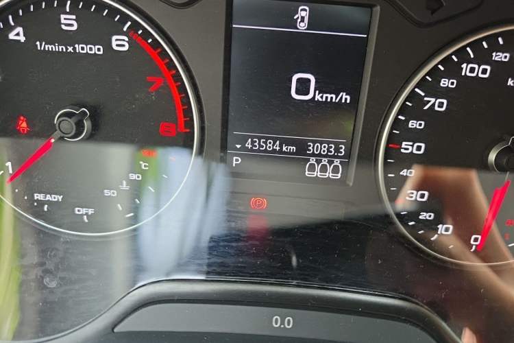 Used Audi Q2L 2021 35 TFSI Luxury Dynamic Model Odometer Close Up