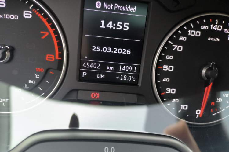 Used Audi Q2L 2021 35 TFSI Progressive Dynamic Edition Odometer Close Up