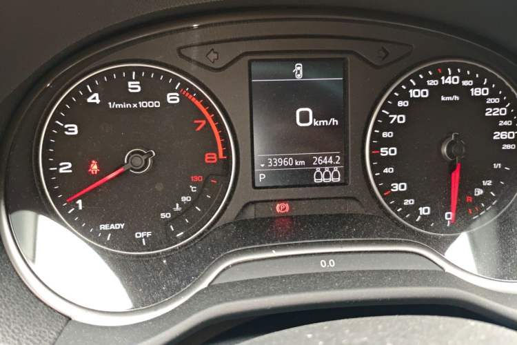 Used Audi Q2L 2021 35 TFSI Fashion Dynamic Model Odometer Close Up