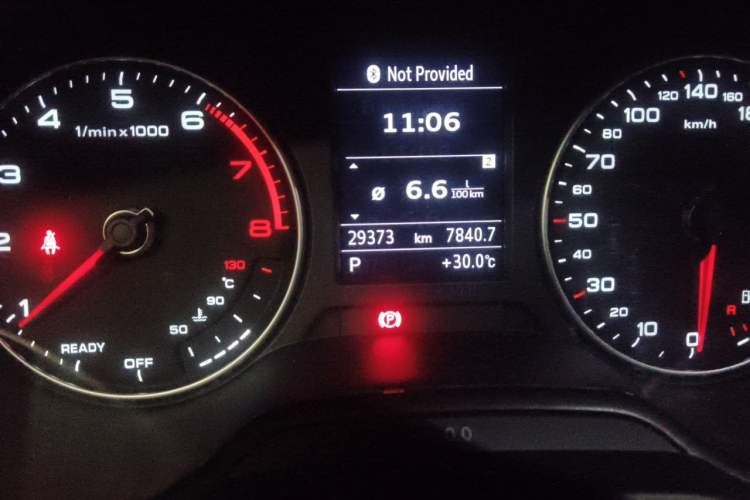 Used Audi Q2L 2021 35 TFSI Fashionable and Elegant Model Odometer Close Up
