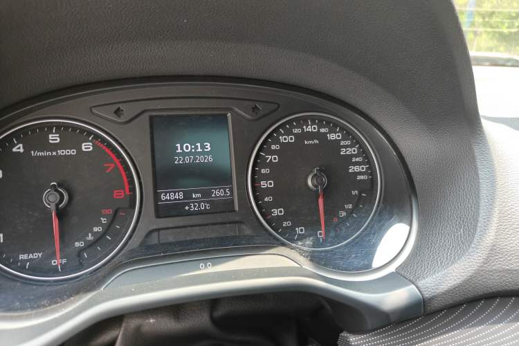 Used Audi Q2L 2021 35 TFSI Fashion Dynamic Model Odometer Close Up