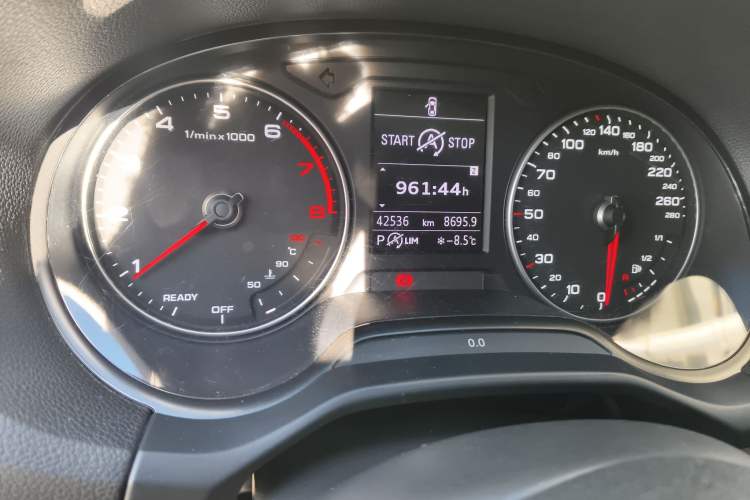 Used Audi Q2L 2021 35 TFSI Progressive Dynamic Edition Odometer Close Up
