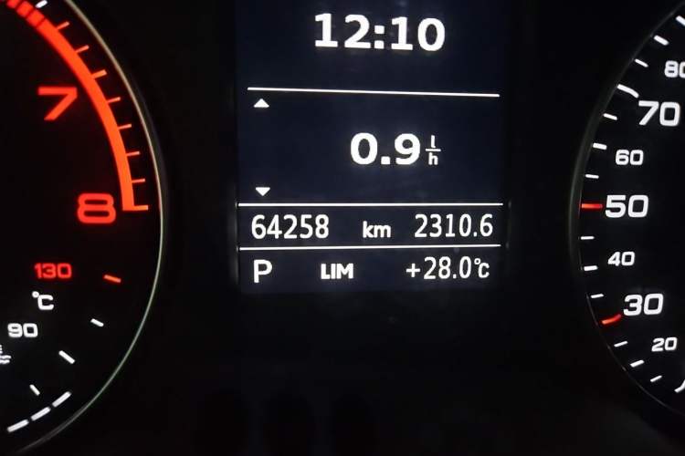 Used Audi Q2L 2021 35 TFSI Progressive Dynamic Edition Odometer Close Up