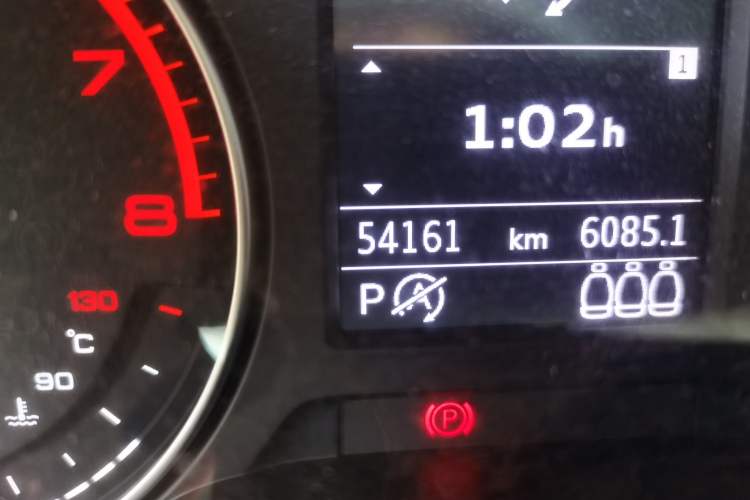 Used Audi Q2L 2021 35 TFSI Fashionable and Elegant Model Odometer Close Up