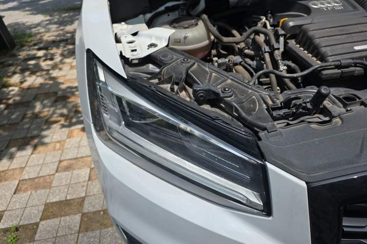 Used Audi Q2L 2021 35 TFSI Luxury Dynamic Model Right Front Headlight