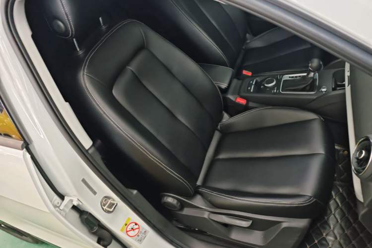 Used Audi Q2L 2021 35 TFSI Progressive Dynamic Edition Right Front Seat
