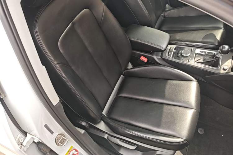 Used Audi Q2L 2021 35 TFSI Progressive Dynamic Edition Right Front Seat