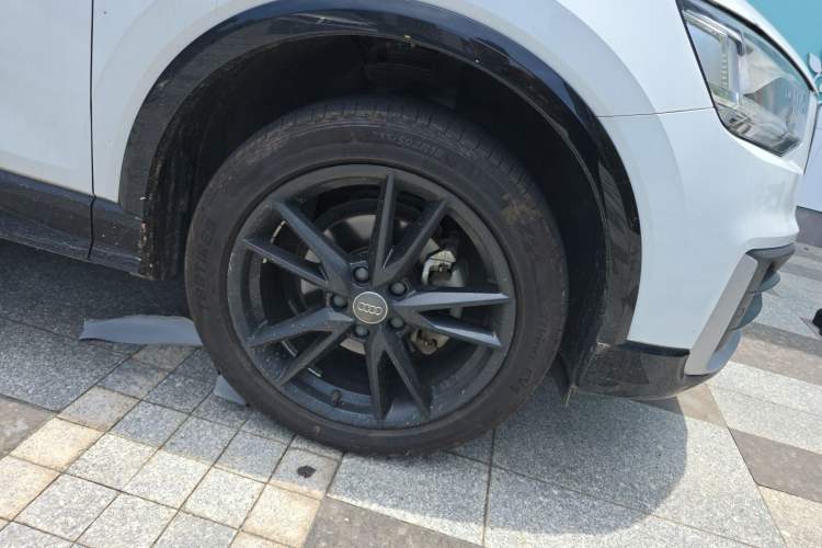 Used Audi Q2L 2021 35 TFSI Luxury Dynamic Model Right Front Wheel Hub
