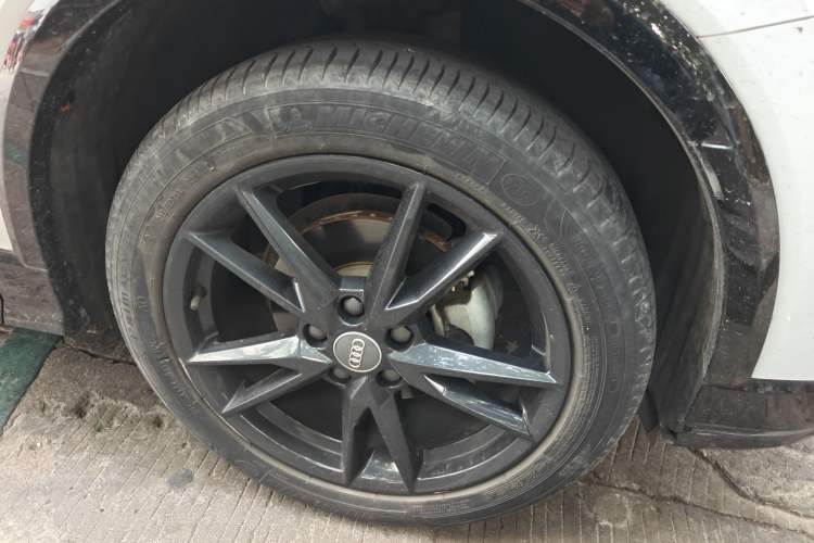 Used Audi Q2L 2021 35 TFSI Progressive Dynamic Edition Right Front Wheel Hub
