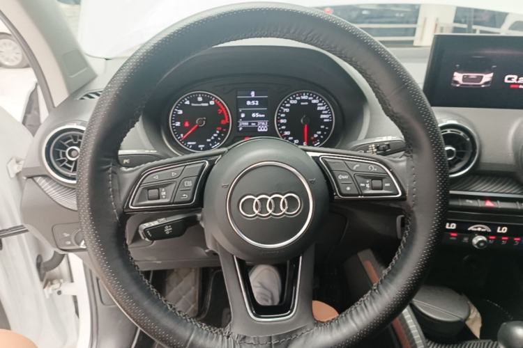 Used Audi Q2L 2021 35 TFSI Fashionable and Elegant Model Steering Wheel