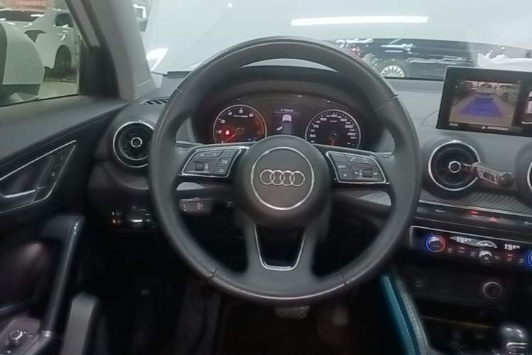 Used Audi Q2L 2021 35 TFSI Fashionable and Elegant Model Steering Wheel